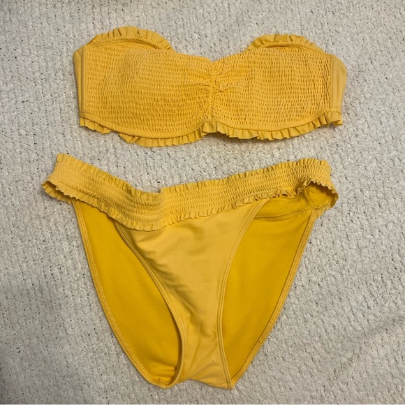 Yellow bikini - Picture 8 of 8